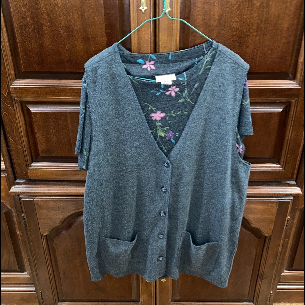 🤑 3 for $9 - NY Style Vest/ Jacklyn Smith Shirt